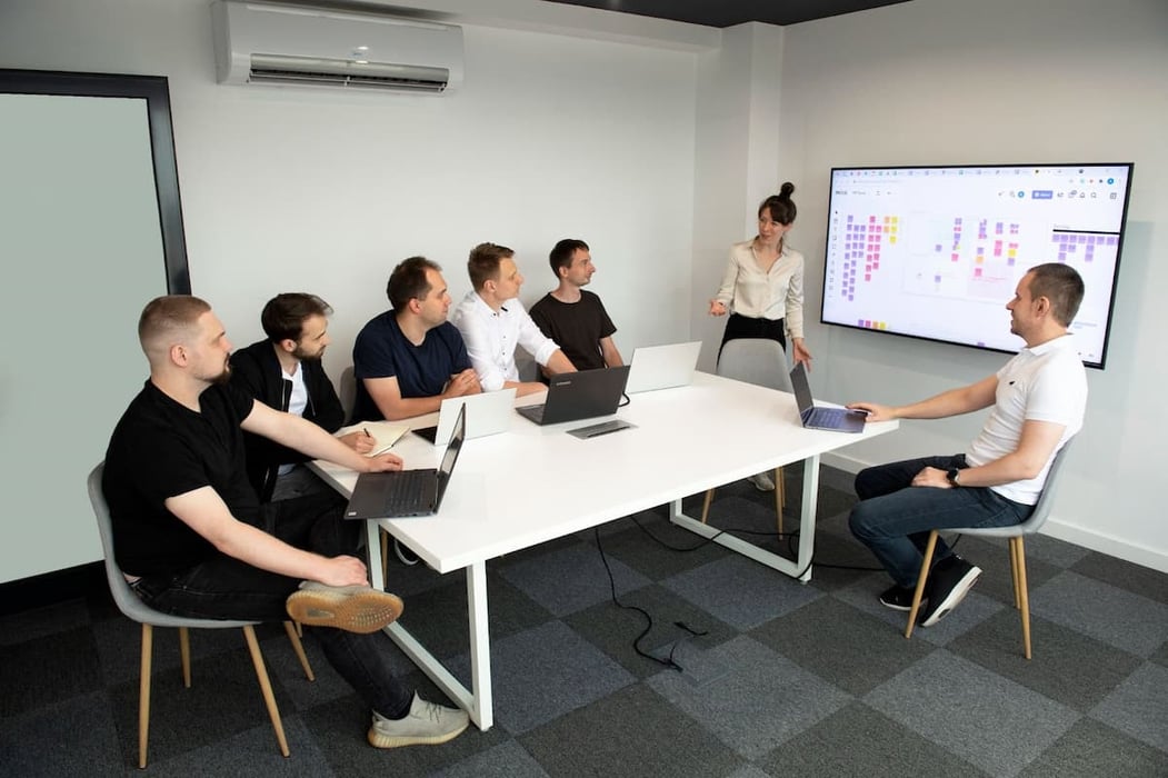 10 reasons to work with us - how to choose the right software house
